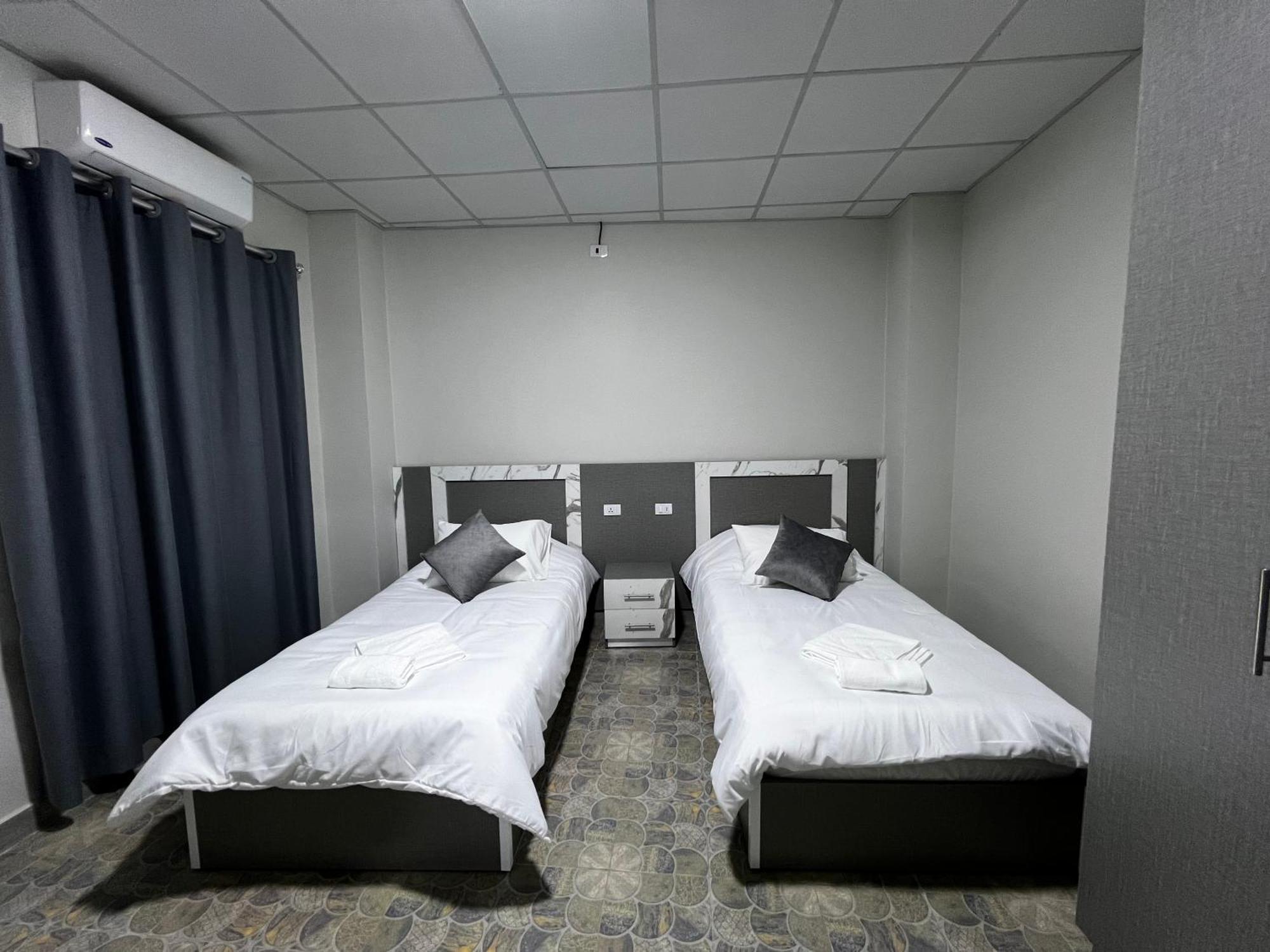 Downtown Inn Madaba Bagian luar foto