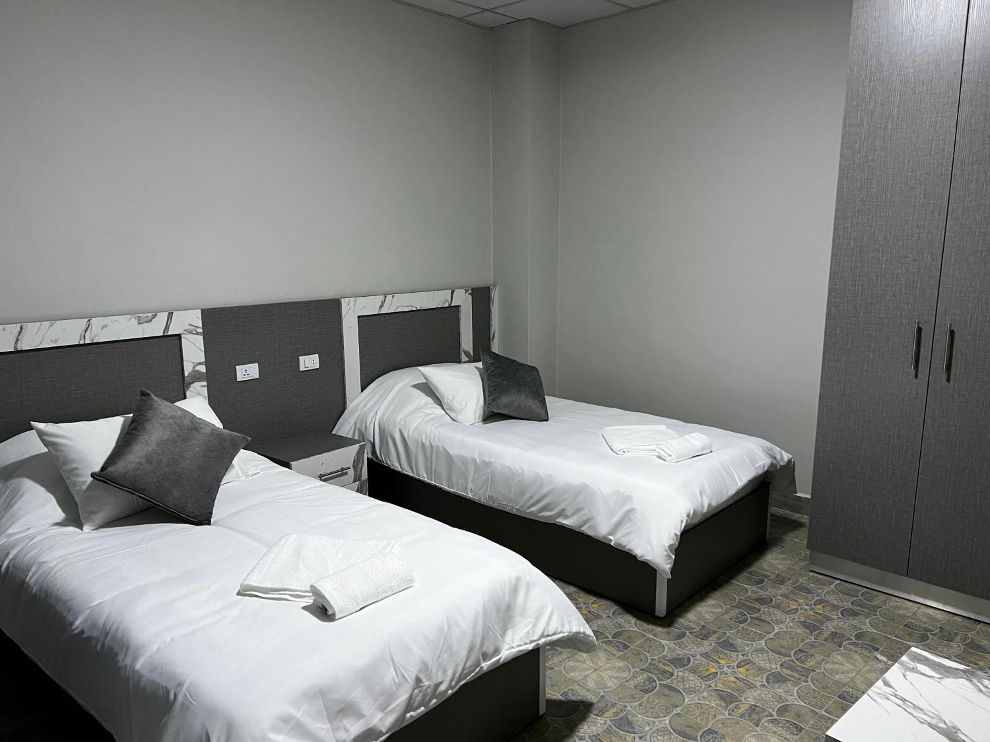 Downtown Inn Madaba Bagian luar foto