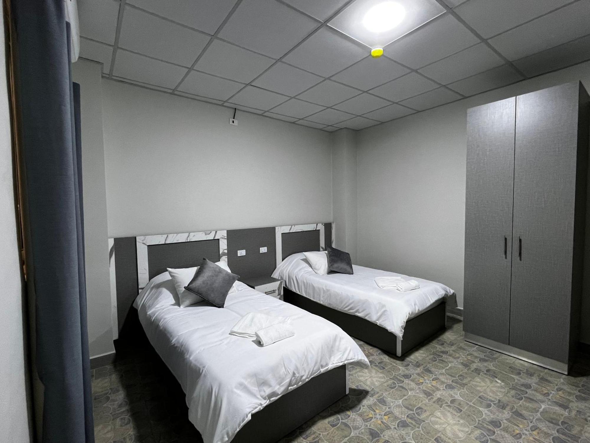 Downtown Inn Madaba Bagian luar foto