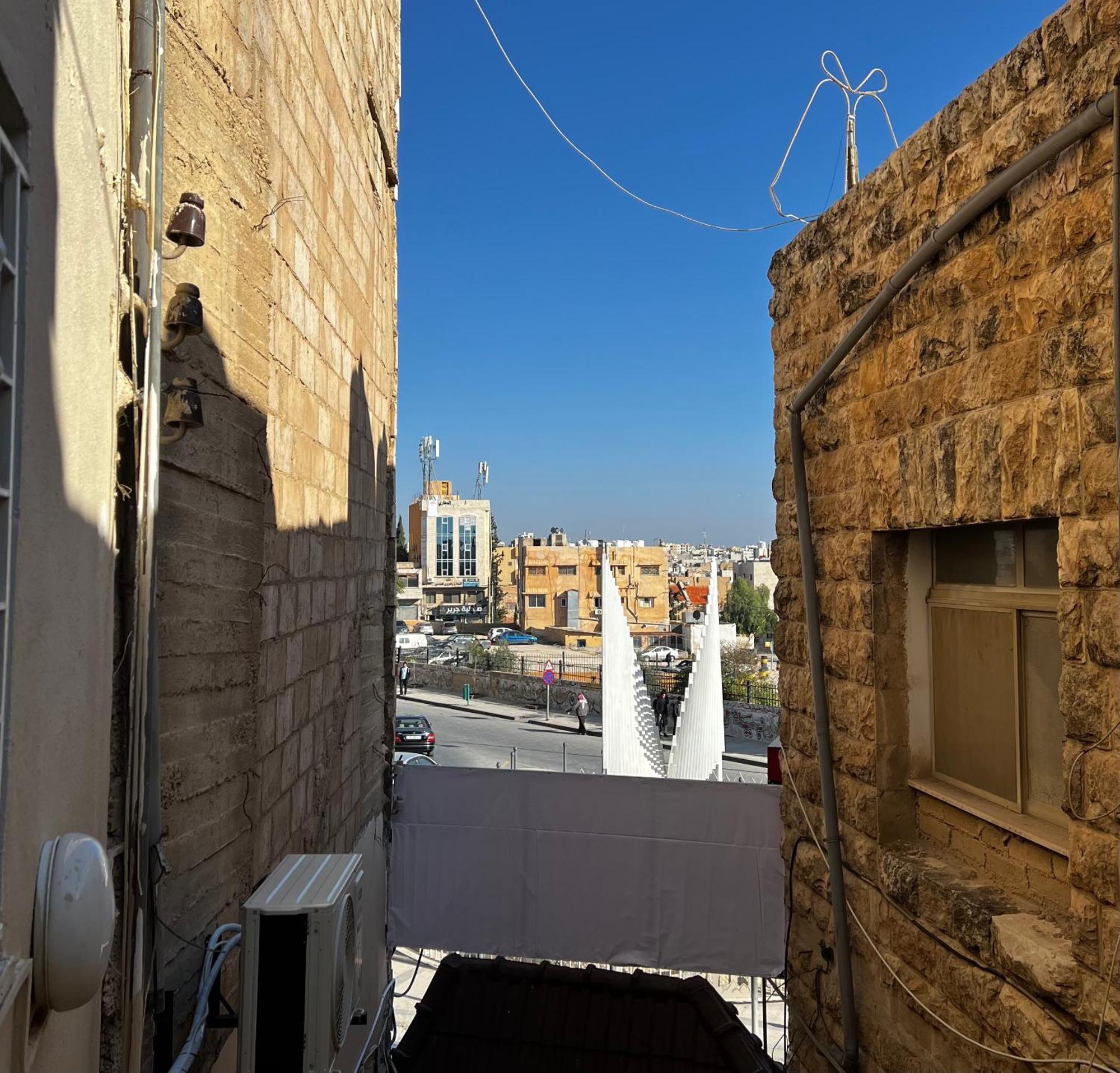 Downtown Inn Madaba Bagian luar foto