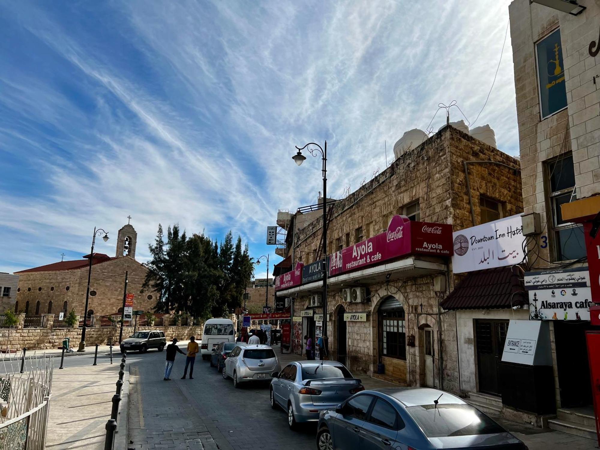 Downtown Inn Madaba Bagian luar foto